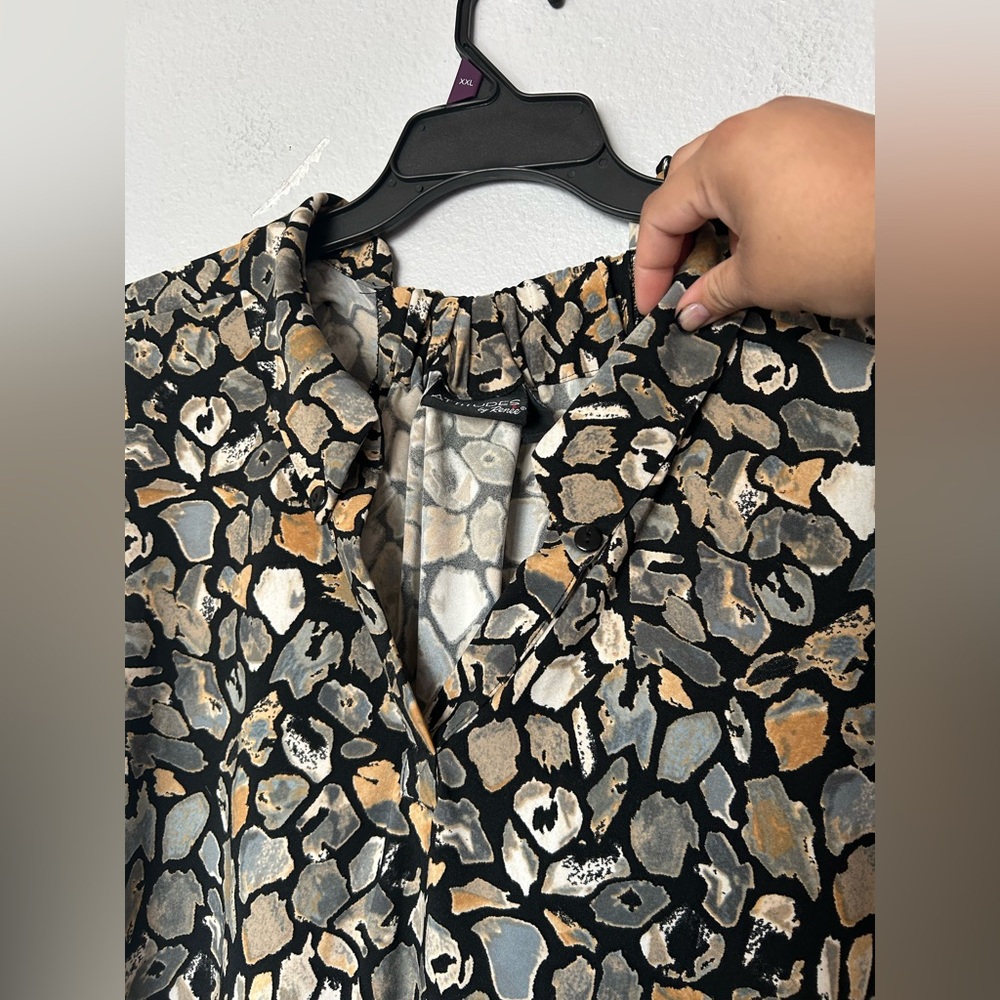 Attitudes by Renée pebble rock pattern, free, flowing blouse - Picture 3 of 5